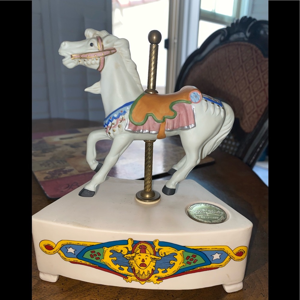 Rare vintage carousel 🎠 Musical decor